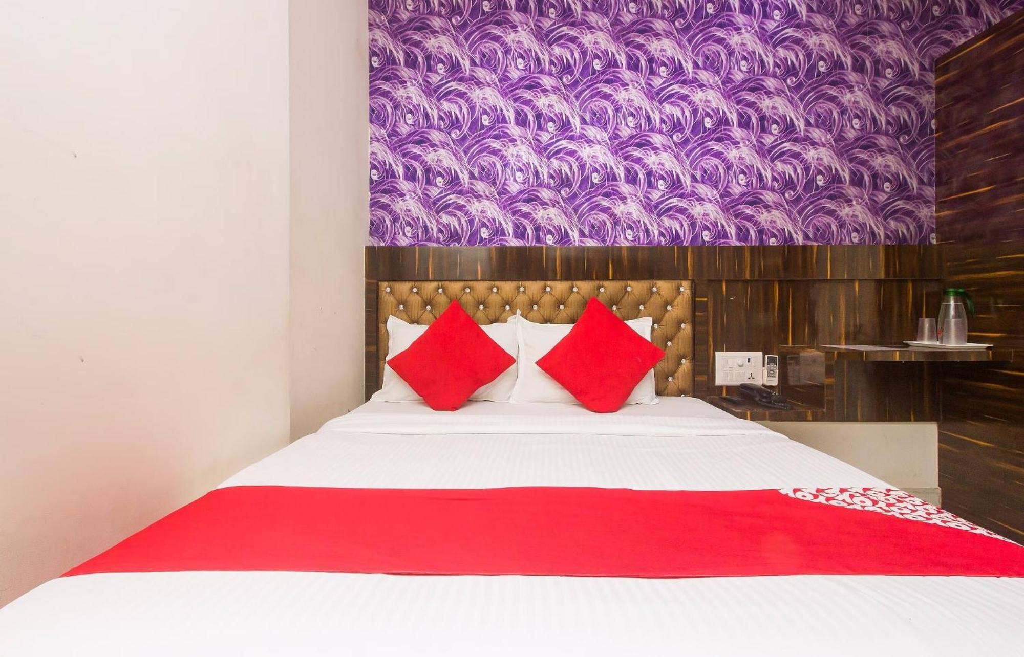 Capital O Hotel Pearl Near Us Embassy Mumbai Exteriör bild